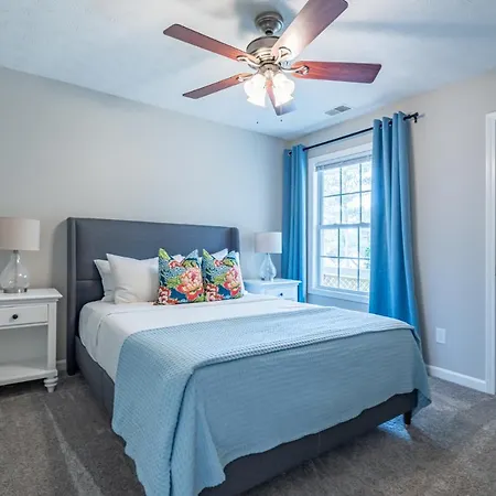 Spacious 3Br Home On Sprawling Serene Grounds